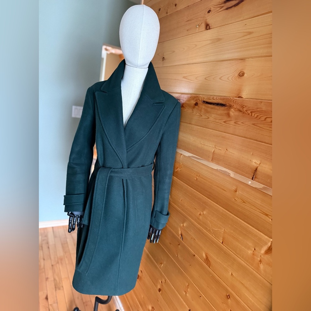 Elegant Forest Green Woman’s Coat